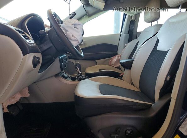 3C4NJDBB7HT660933 2017 JEEP COMPASS Blue Front interior view