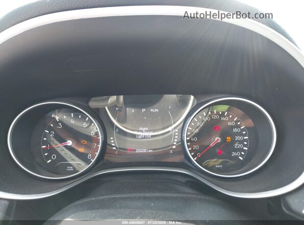 3C4NJDBB7JT111609 2018 JEEP COMPASS White Հետևի նստատեղերի տեսք