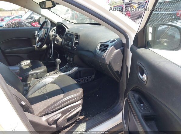 3C4NJDBB7JT111609 2018 JEEP COMPASS White Սալոնի դիմացի տեսք