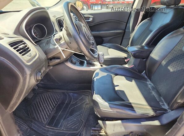 3C4NJDBB7JT114767 2018 JEEP COMPASS Black Front interior view