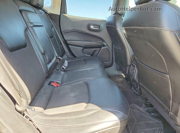 3C4NJDBB7JT114767 2018 JEEP COMPASS Black Rear interior view