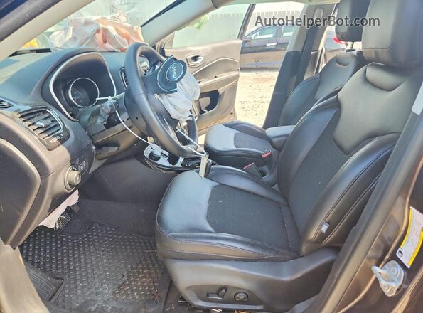 3C4NJDBB7JT325337 2018 JEEP COMPASS Gray Вид салону спереду
