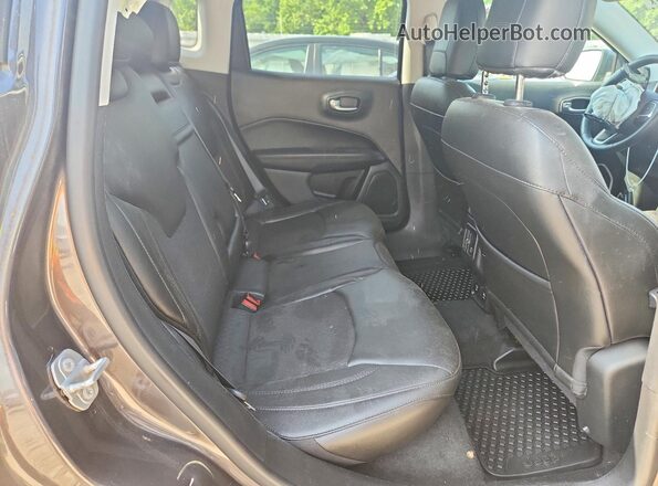 3C4NJDBB7JT325337 2018 JEEP COMPASS Gray Вид задніх сидінь