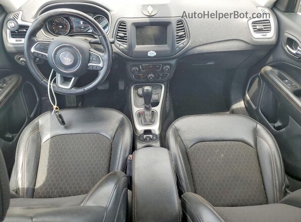 3C4NJDBB7LT117025 2020 JEEP COMPASS Черный Вид панели приборов
