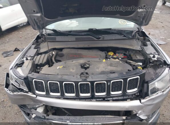 3C4NJDBB8JT113420 2018 JEEP COMPASS Silver უკანა ხედი
