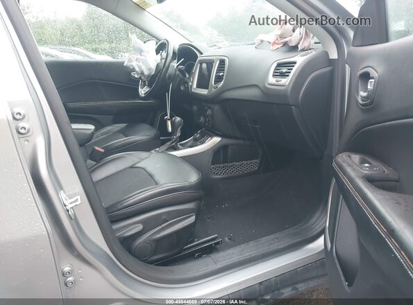 3C4NJDBB8JT113420 2018 JEEP COMPASS Silver წინა სალონის ხედი