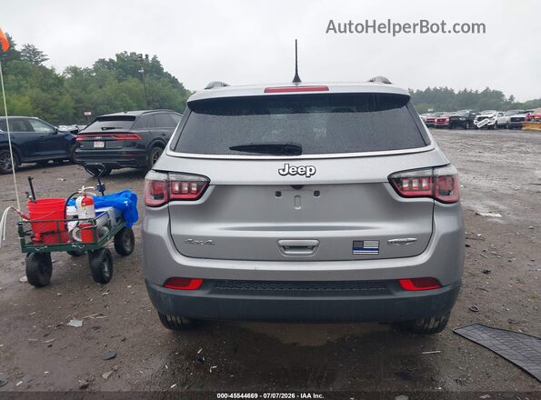 3C4NJDBB8JT113420 2018 JEEP COMPASS Silver 