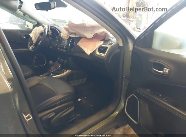 3C4NJDBB8JT283826 2018 JEEP COMPASS Green Front interior view