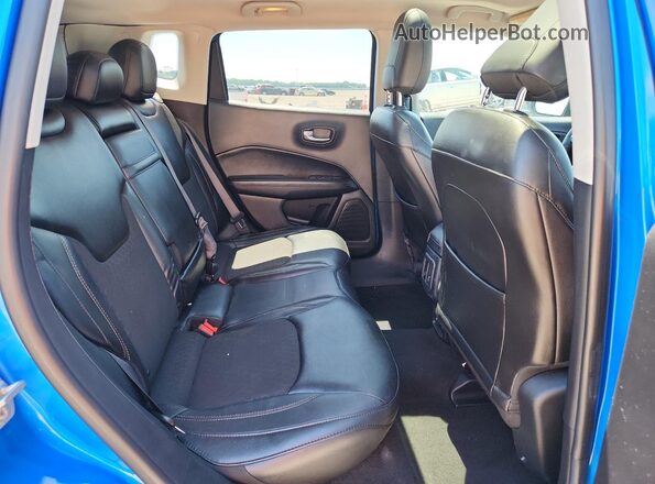3C4NJDBB8JT290632 2018 JEEP COMPASS Blue Rear interior view
