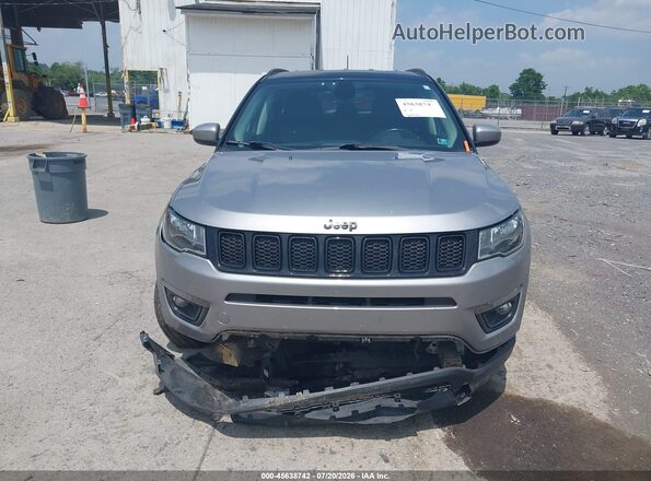 3C4NJDBB8JT433739 2018 JEEP COMPASS Silver Front view