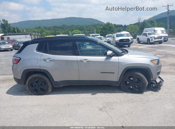 3C4NJDBB8JT433739 2018 JEEP COMPASS Silver Rear interior view