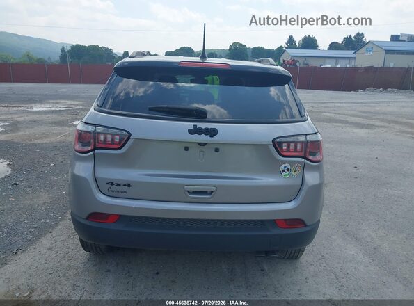 3C4NJDBB8JT433739 2018 JEEP COMPASS Silver 