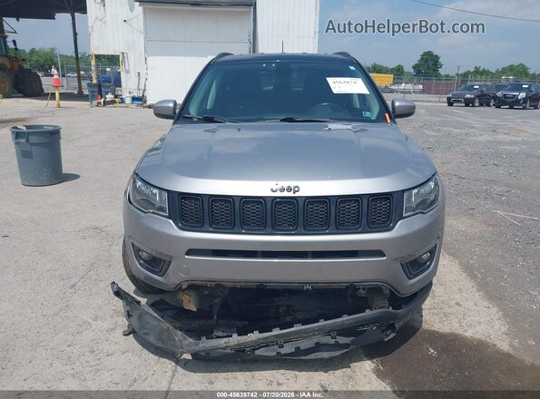 3C4NJDBB8JT433739 2018 JEEP COMPASS Silver Instrument cluster view