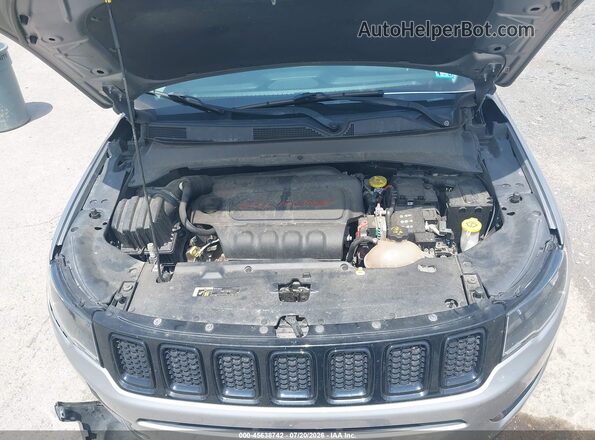 3C4NJDBB8JT433739 2018 JEEP COMPASS Silver Rear view