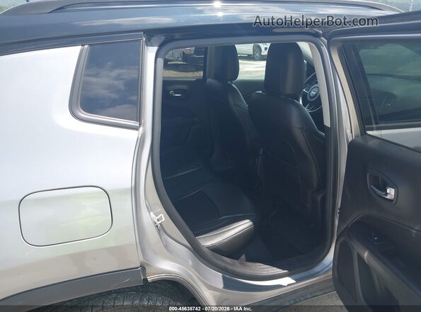 3C4NJDBB8JT433739 2018 JEEP COMPASS Silver VIN sticker view
