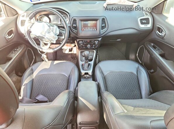 3C4NJDBB8KT755220 2019 JEEP COMPASS Green Вид панелі приладів