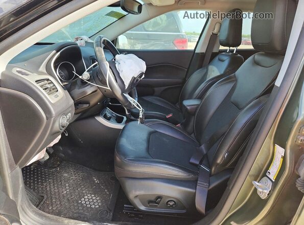 3C4NJDBB8KT755220 2019 JEEP COMPASS Green Вид салону спереду