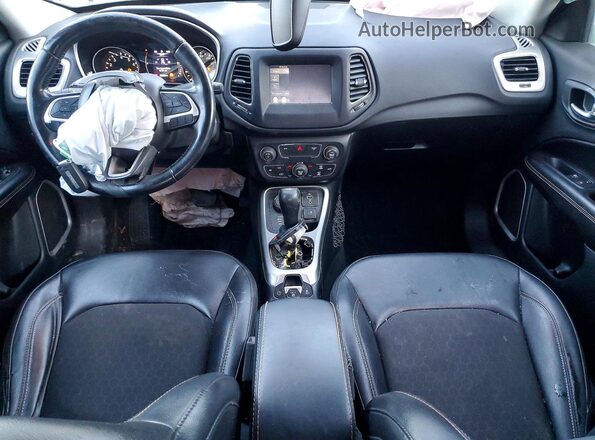 3C4NJDBB8KT786659 2019 JEEP COMPASS Серый Вид панели приборов