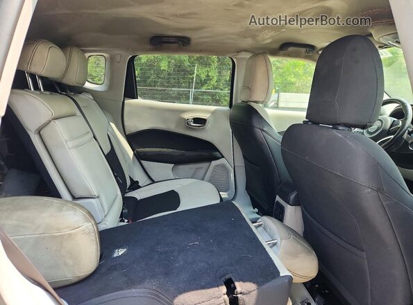 3C4NJDBB8KT839666 2019 JEEP COMPASS Blue Vista interior trasera