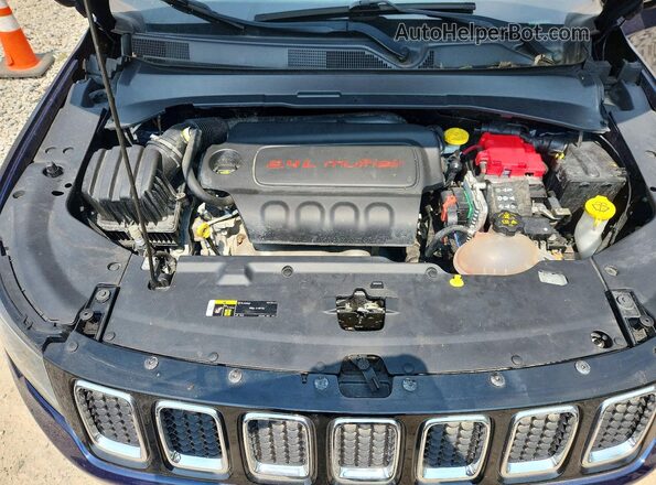 3C4NJDBB8KT839666 2019 JEEP COMPASS Blue Vista del compartimento del motor