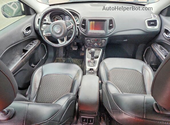3C4NJDBB8LT150437 2020 JEEP COMPASS Черный Вид панели приборов