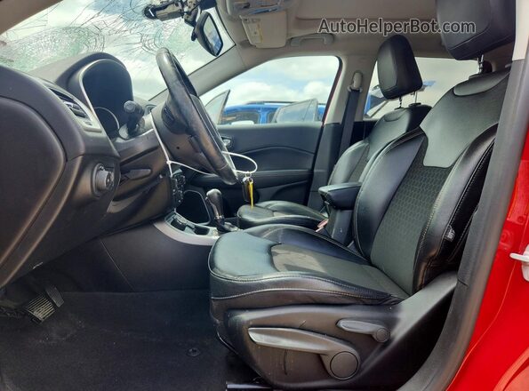 3C4NJDBB8LT258539 2020 JEEP COMPASS Красный Вид салона спереди