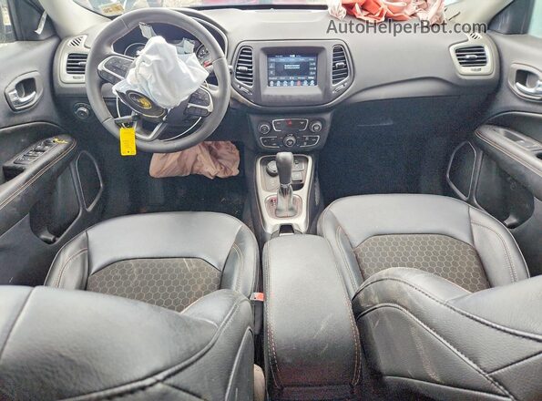 3C4NJDBB8MT566621 2021 JEEP COMPASS Silver Vista del salpicadero