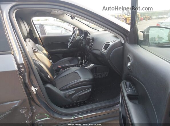 3C4NJDBB9HT628274 2017 JEEP COMPASS Gray წინა სალონის ხედი