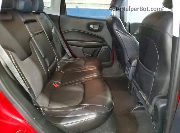 3C4NJDBB9JT202378 2018 JEEP COMPASS Red Widok wnętrza z tyłu