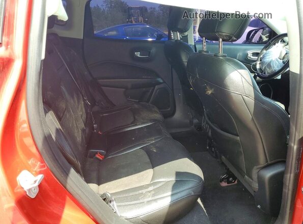 3C4NJDBB9JT254657 2018 JEEP COMPASS Red Вид задньої частини салону