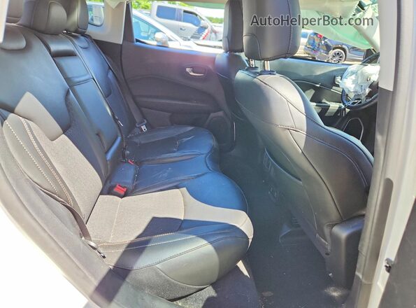 3C4NJDBB9LT139978 2020 JEEP COMPASS White Rear interior view