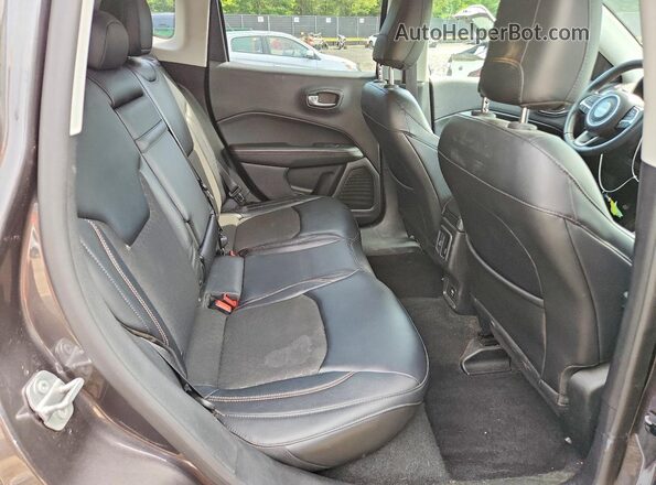 3C4NJDBBXHT674681 2017 JEEP COMPASS Серый Вид задней части салона