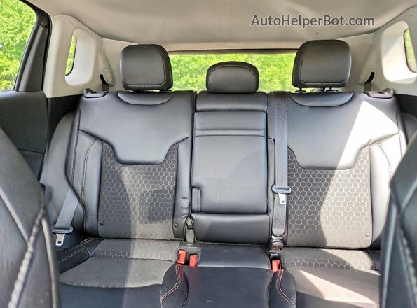 3C4NJDBBXHT674681 2017 JEEP COMPASS Серый Вид задних сидений
