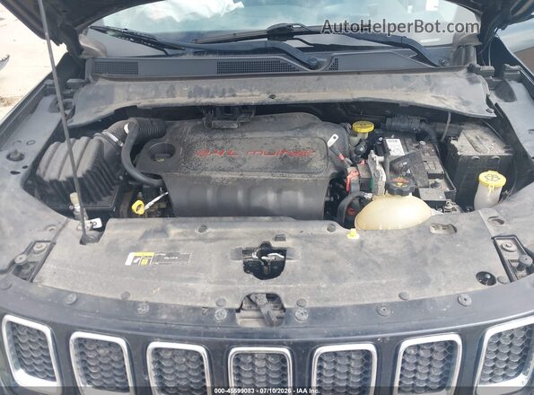 3C4NJDBBXJT238189 2018 JEEP COMPASS Black Widok z tyłu