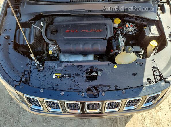 3C4NJDBBXJT315658 2018 JEEP COMPASS Gray Вид підкапотного простору