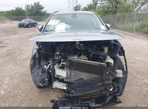 3C4NJDBBXKT742257 2019 JEEP COMPASS Silver Widok deski rozdzielczej