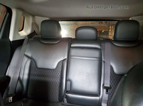 3C4NJDBBXLT107217 2020 JEEP COMPASS Черный Вид задних сидений