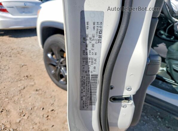 3C4NJDBBXLT165246 2020 JEEP COMPASS White Vista de la etiqueta del VIN