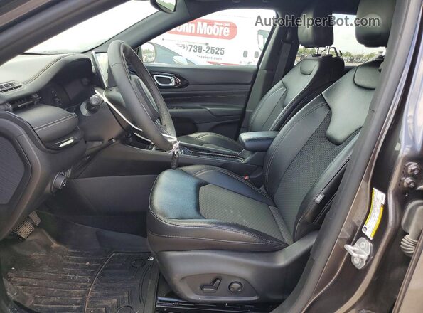 3C4NJDBN0PT507643 2023 JEEP COMPASS Серый Вид салона спереди