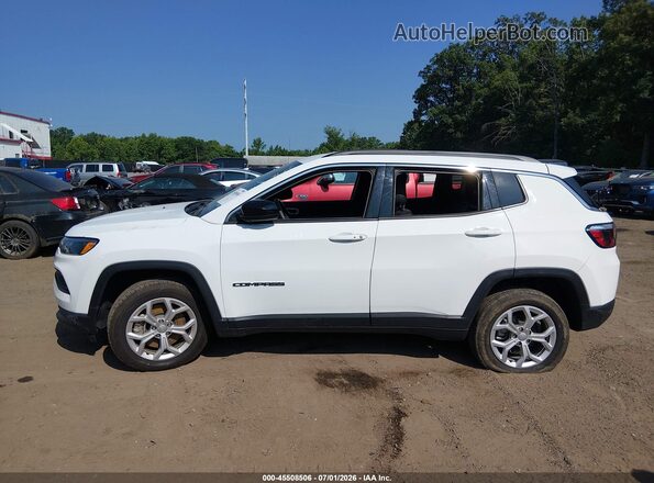 3C4NJDBN0RT119542 2024 JEEP COMPASS White Widok wnętrza z tyłu