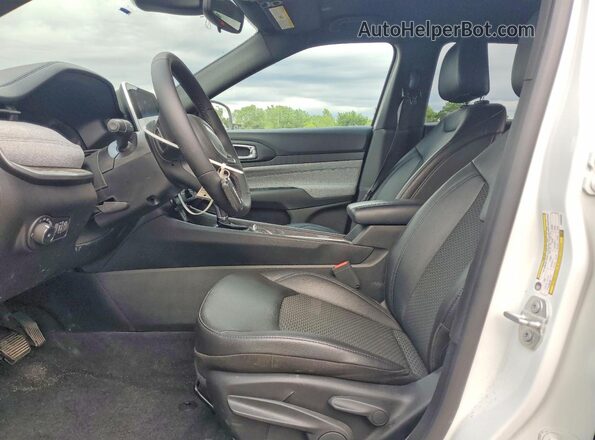 3C4NJDBN0ST535029 2025 JEEP COMPASS White Front interior view