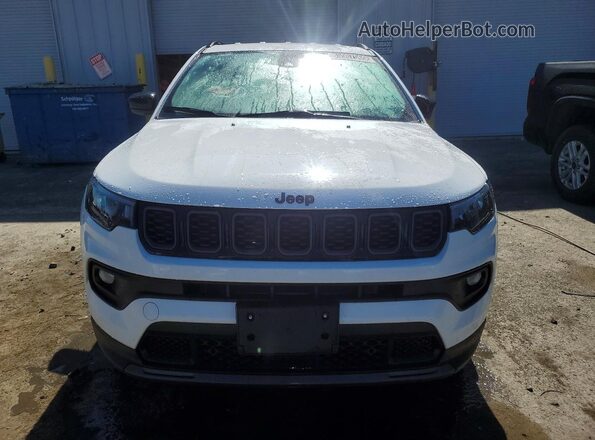 3C4NJDBN0ST623854 2025 JEEP COMPASS White Widok z przodu