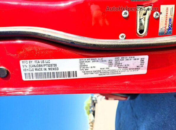 3C4NJDBN1PT528730 2023 JEEP COMPASS Red Widok komory silnika