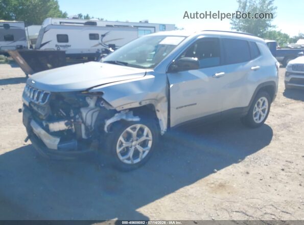 3C4NJDBN2RT110342 2024 JEEP COMPASS Silver Vista tres cuartos delantera izquierda