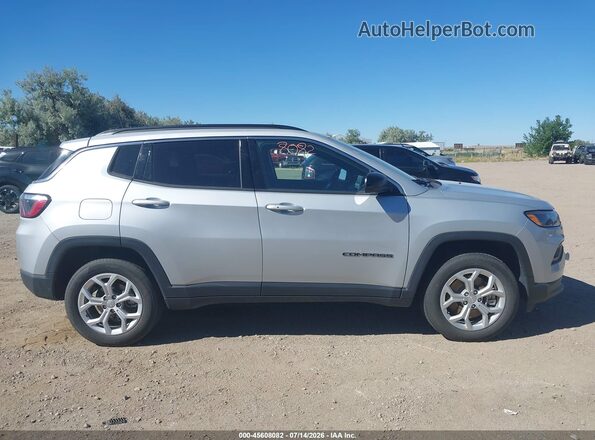 3C4NJDBN2RT110342 2024 JEEP COMPASS Silver Vista interior de 360 grados