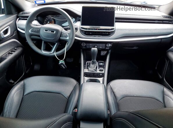 3C4NJDBN2RT124628 2024 JEEP COMPASS Черный Вид панели приборов