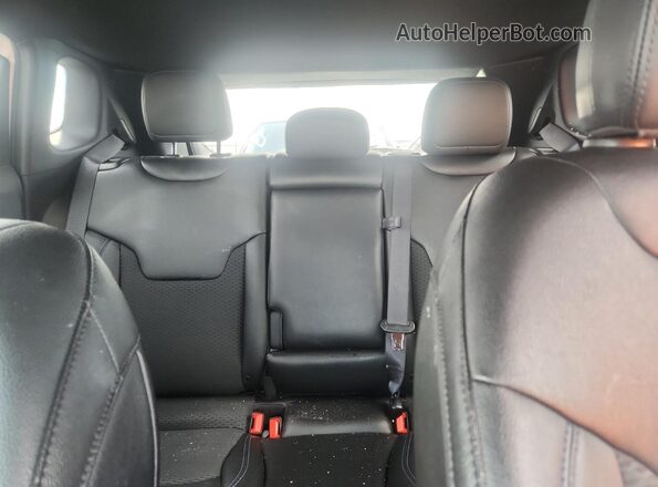 3C4NJDBN2RT128582 2024 JEEP COMPASS White Rear seats view