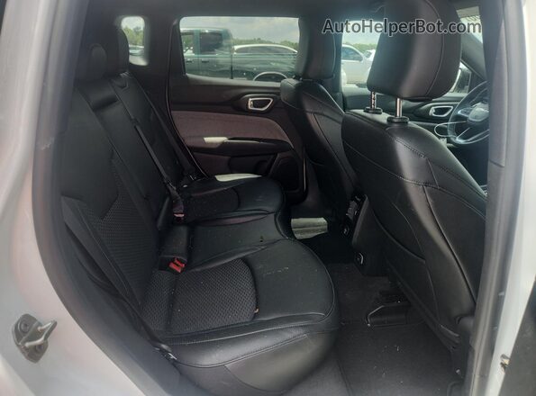 3C4NJDBN2RT128582 2024 JEEP COMPASS White Rear interior view