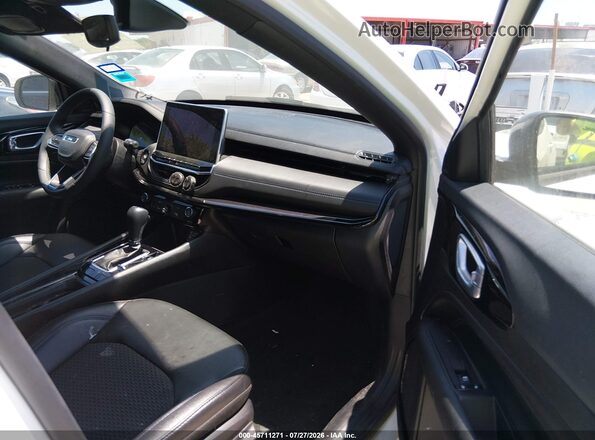 3C4NJDBN2ST575872 2025 JEEP COMPASS Белый Вид салона спереди