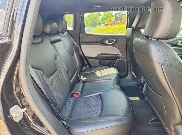 3C4NJDBN3ST597346 2025 JEEP COMPASS Black Rear interior view